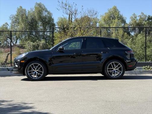 2023 Porsche Macan Base