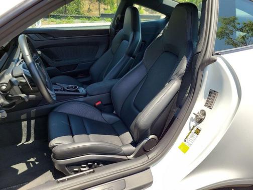 2024 Porsche 911 Carrera GTS