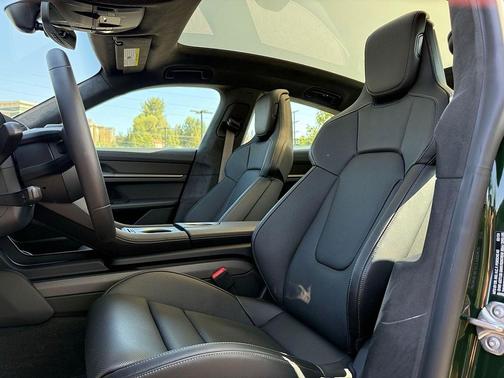 Oak Green Metallic Neo 2025 Porsche Taycan Turbo S