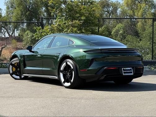 Oak Green Metallic Neo 2025 Porsche Taycan Turbo S