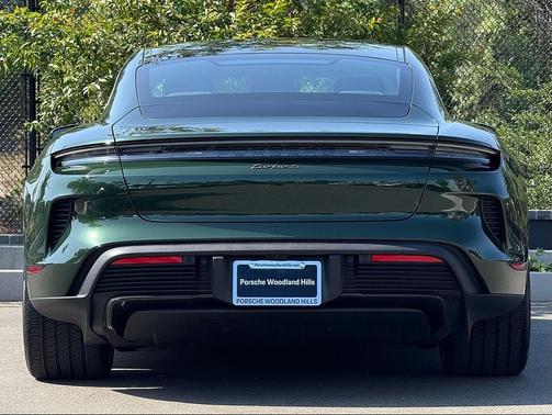 Oak Green Metallic Neo 2025 Porsche Taycan Turbo S