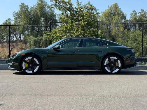 Oak Green Metallic Neo 2025 Porsche Taycan Turbo S