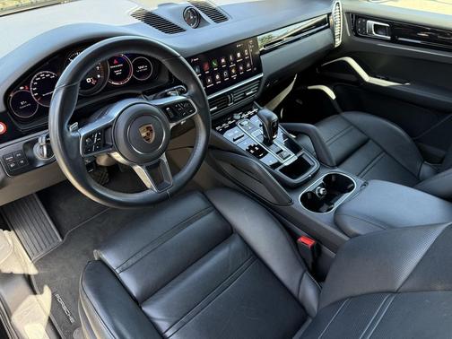 2023 Porsche Cayenne Platinum Edition