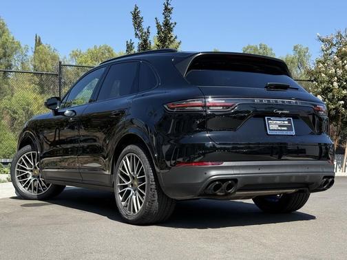 2023 Porsche Cayenne Platinum Edition