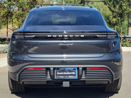 2026 Porsche Macan 4