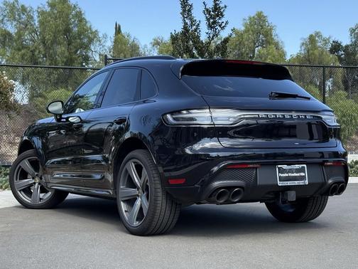 2025 Porsche Macan Loaner