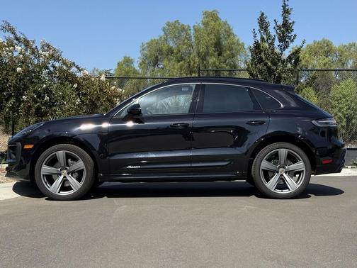 2025 Porsche Macan Loaner