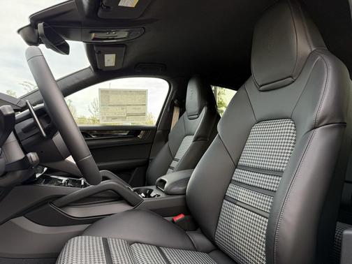 2026 Porsche Cayenne GTS