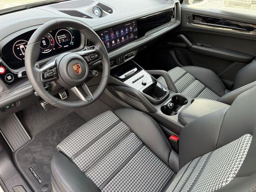 2026 Porsche Cayenne GTS