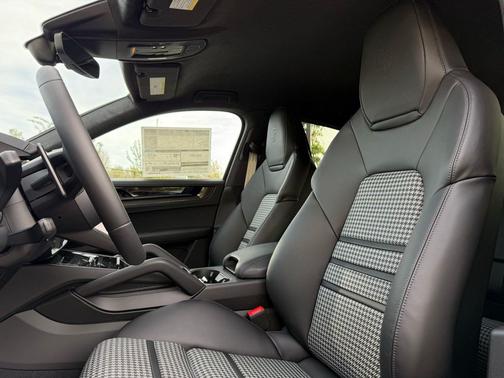 2026 Porsche Cayenne GTS