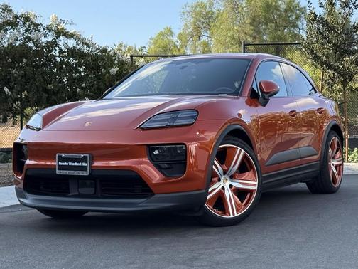2025 Porsche Macan Loaner