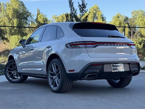 2026 Porsche Macan 