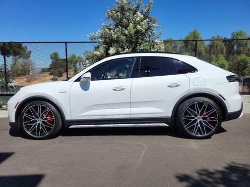 2025 Porsche Macan 4S