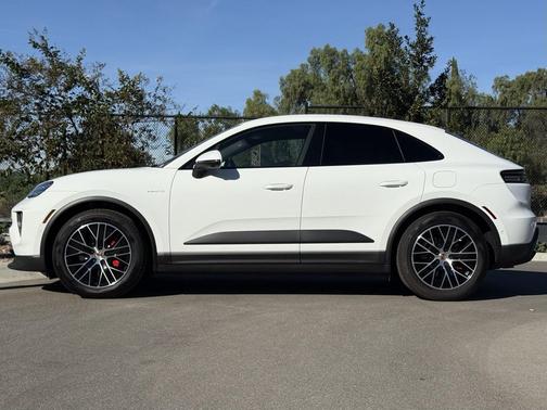 2025 Porsche Macan 4S