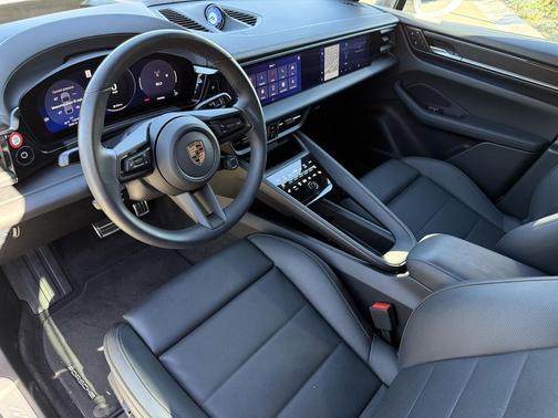 2025 Porsche Macan 4S