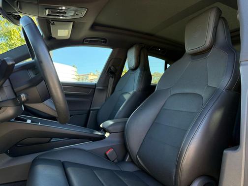 2025 Porsche Macan 4S