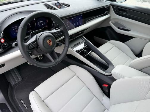 2026 Porsche Macan Macan Electric GTS