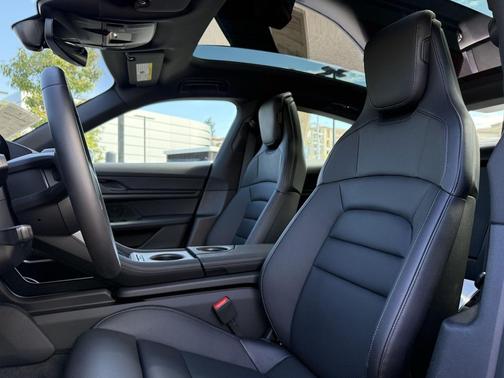 2022 Porsche Taycan 