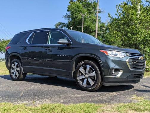 Photo 3 of 36 of 2020 Chevrolet Traverse LT Leather