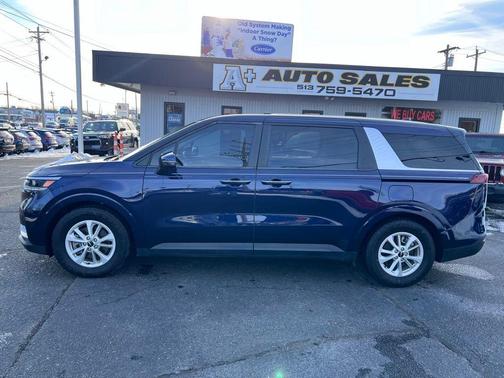 2024 Kia Carnival LX