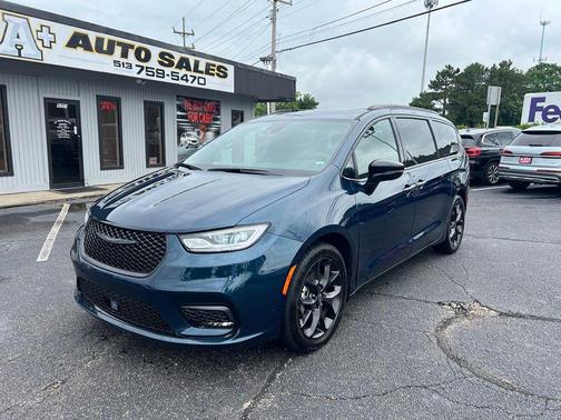 Blue Pearl 2025 Chrysler Pacifica Limited