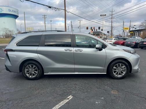 2024 Toyota Sienna XLE