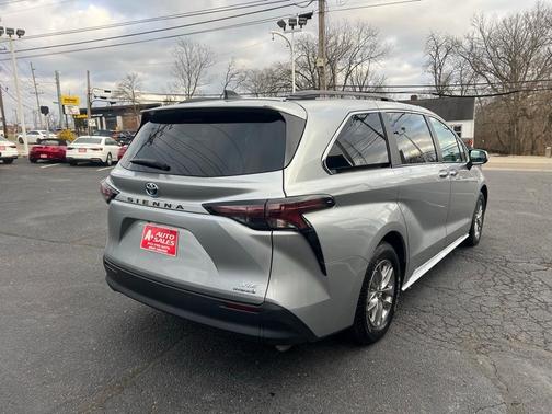 2024 Toyota Sienna XLE