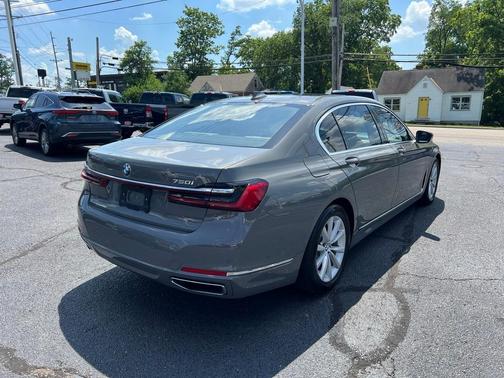 2021 BMW 750 i xDrive