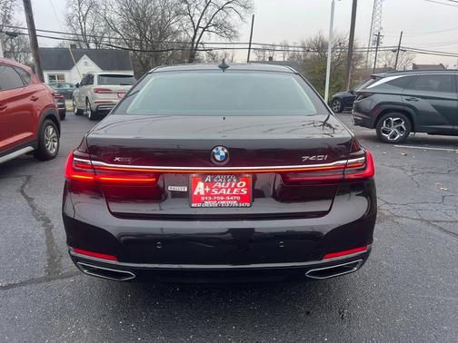 2022 BMW 740 i xDrive