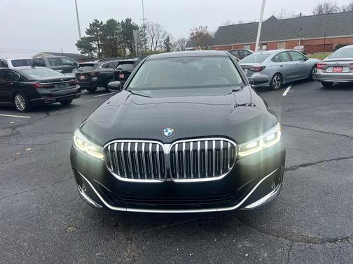 2022 BMW 740 i xDrive