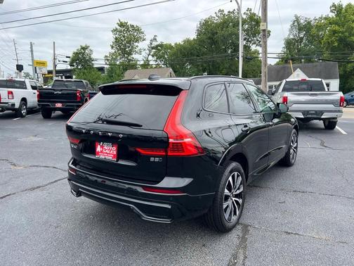 2023 Volvo XC60 B5 Plus Dark Theme