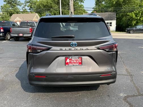 2024 Toyota Sienna XLE