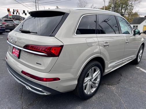 2022 Audi Q7 55 Premium Plus