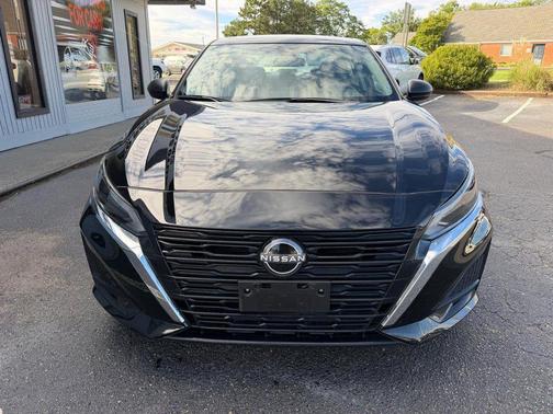 Super Black 2025 Nissan Altima 2.5 SV