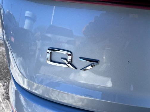 2023 Audi Q7 55 Premium Plus