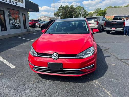 2018 Volkswagen Golf TSI SE