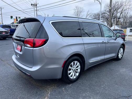 2018 Chrysler Pacifica Touring-L