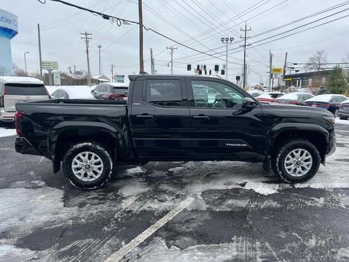 2025 Toyota Tacoma SR5
