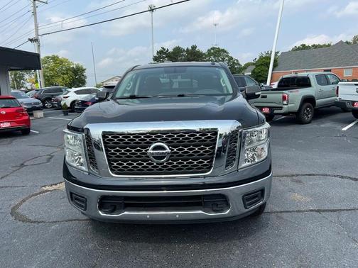 2018 Nissan Titan SV