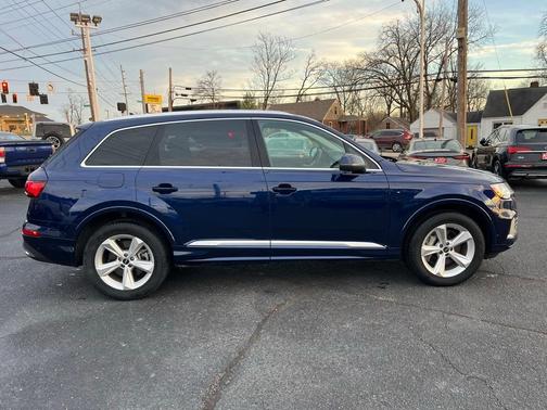 2022 Audi Q7 55 Premium