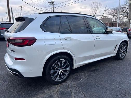 2022 BMW X5 M50i