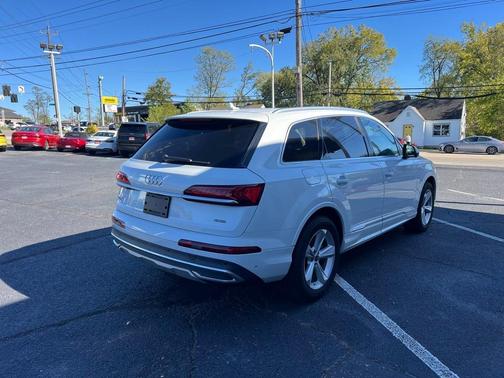 2022 Audi Q7 55 Premium