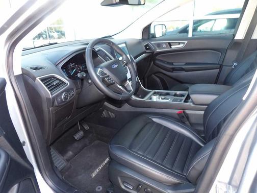 Iconic Silver Metallic 2022 Ford Edge SEL