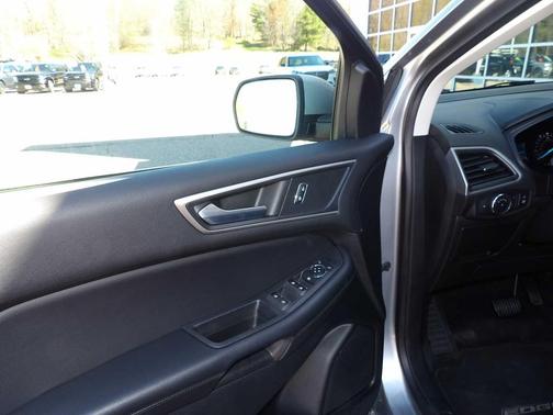 Iconic Silver Metallic 2022 Ford Edge SEL