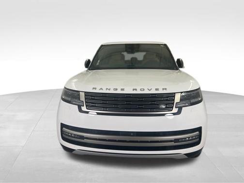 Fuji White 2025 Land Rover Range Rover SE