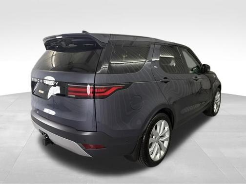 Varesine Blue Metallic 2026 Land Rover Discovery S