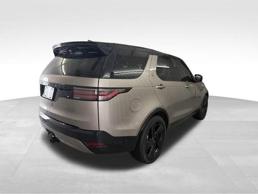 Lantau Bronze Metallic 2024 Land Rover Discovery Dynamic SE