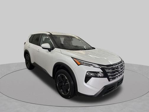 Everest White Pearl 2025 Nissan Rogue SV