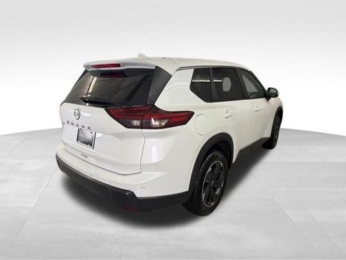Everest White Pearl 2025 Nissan Rogue SV