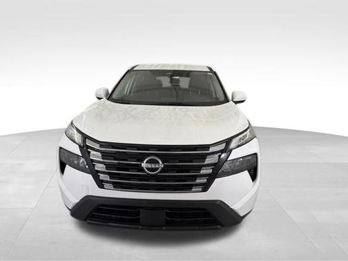 Everest White Pearl 2025 Nissan Rogue SV
